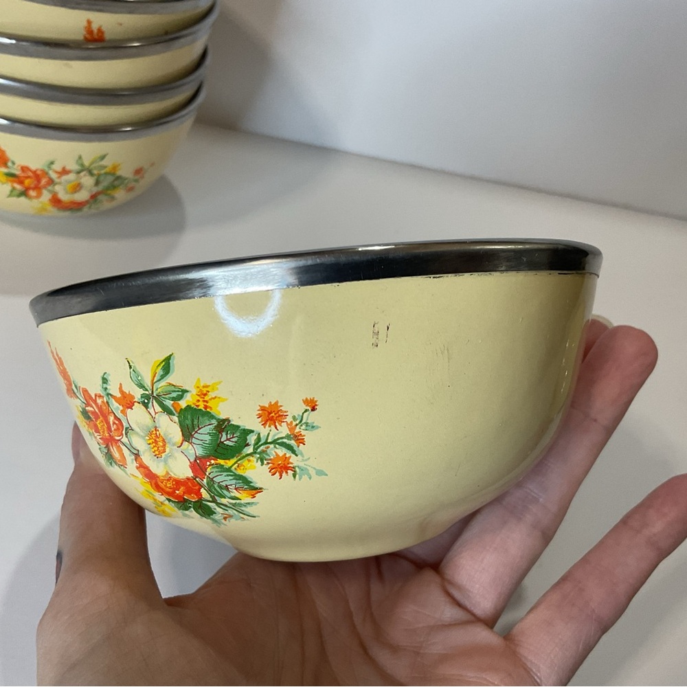 Vintage Kitchenmate MCM cream & orange floral enamel dessert bowls 4.5” - Picture 7 of 15